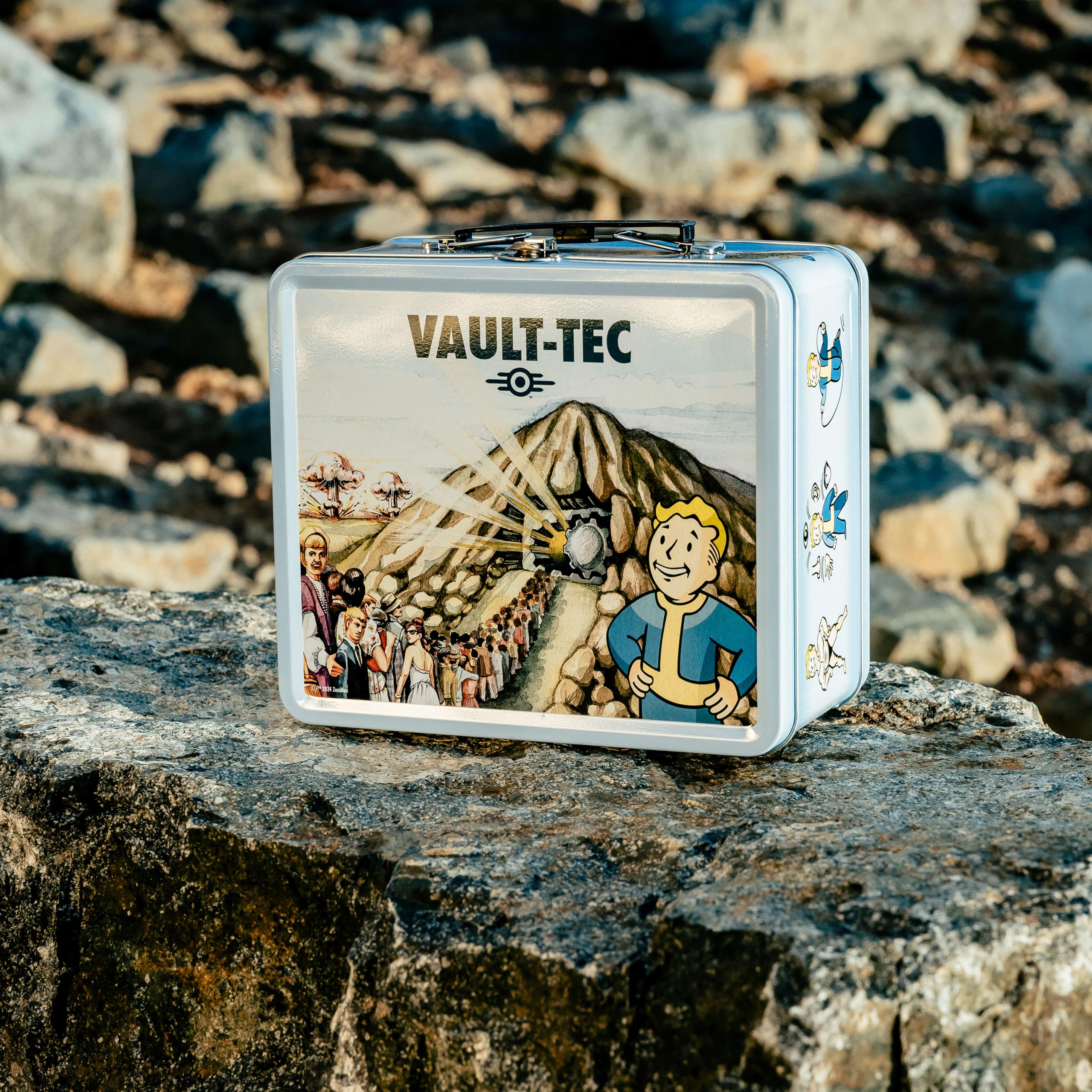 Fallout Clean Vault-Tec Lunch Box and Canteen : Amazon.ca: Video Games